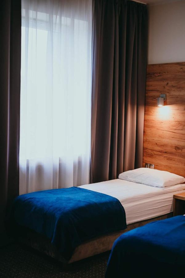 S7 Hotel Kielce Bagian luar foto