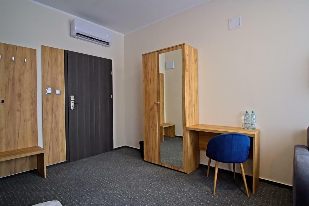 S7 Hotel Kielce Bagian luar foto