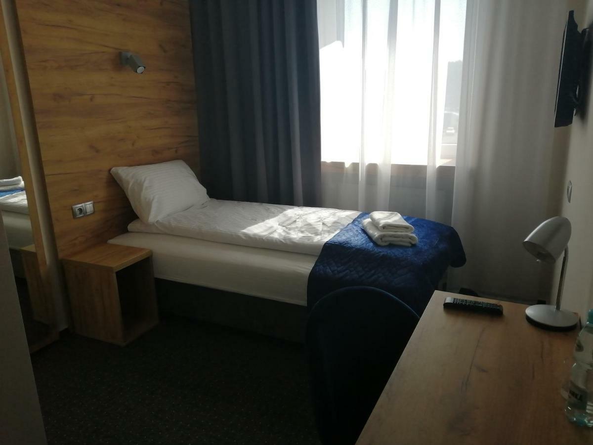 S7 Hotel Kielce Bagian luar foto