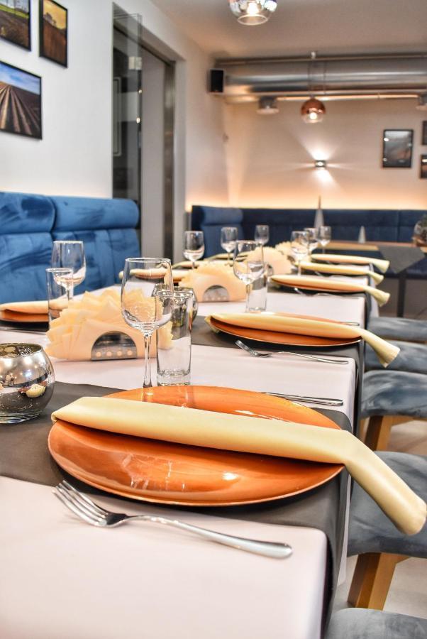 S7 Hotel Kielce Bagian luar foto